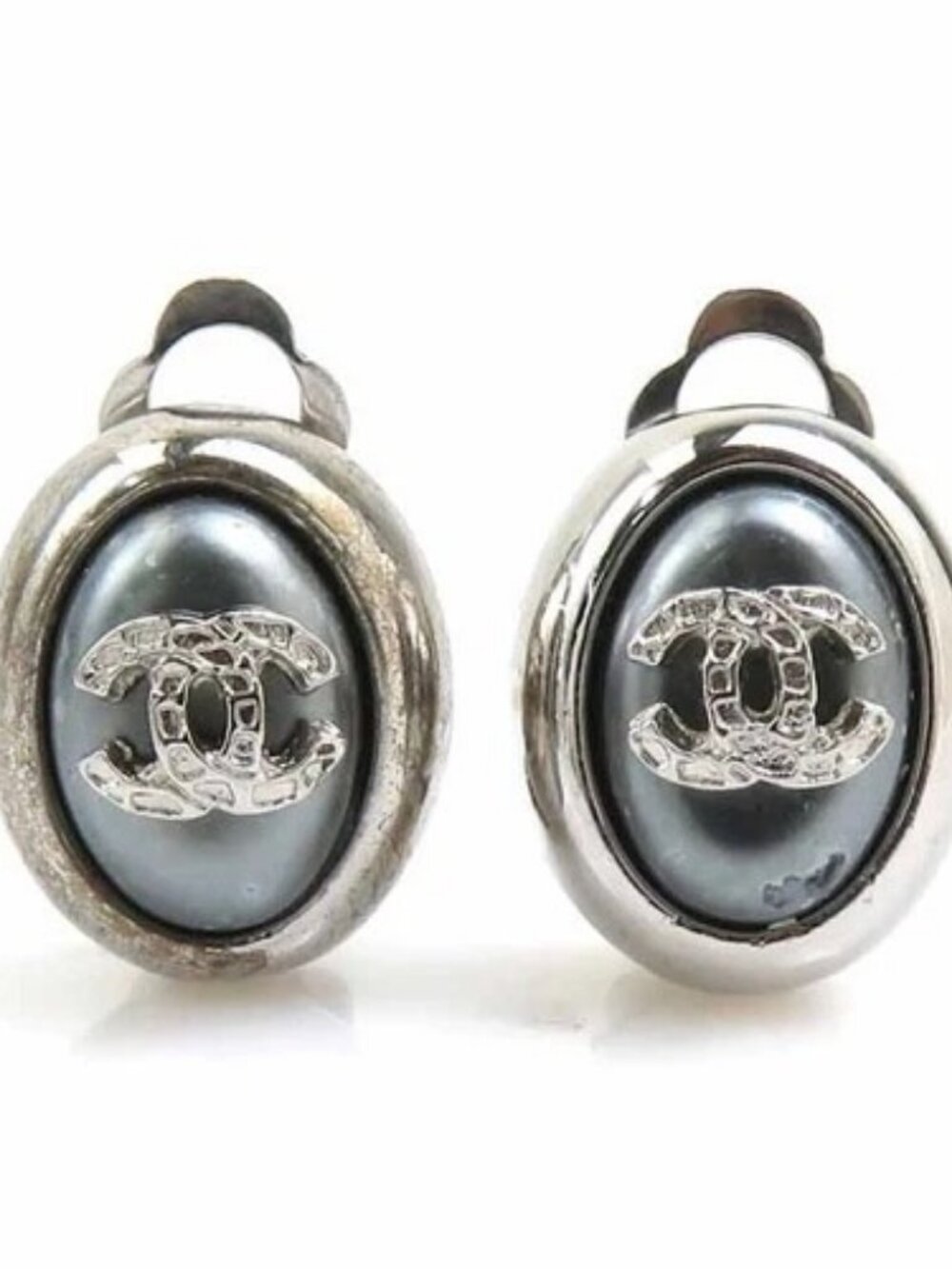 Auth CHANEL CC Logo Clip on Earrings Silver/Gray Metal - e60845g